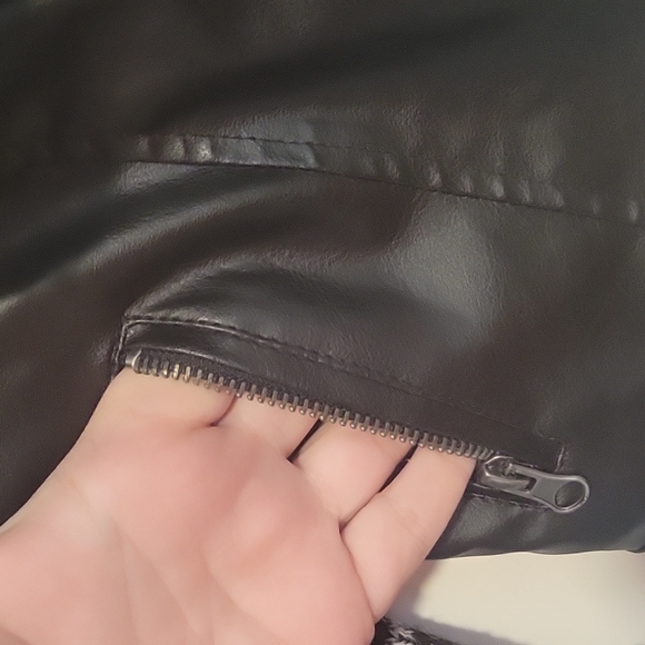 Chillipop Unisex Youth Size 4 Faux Leather Black Motorcycle Jacket - Picture 6 of 7